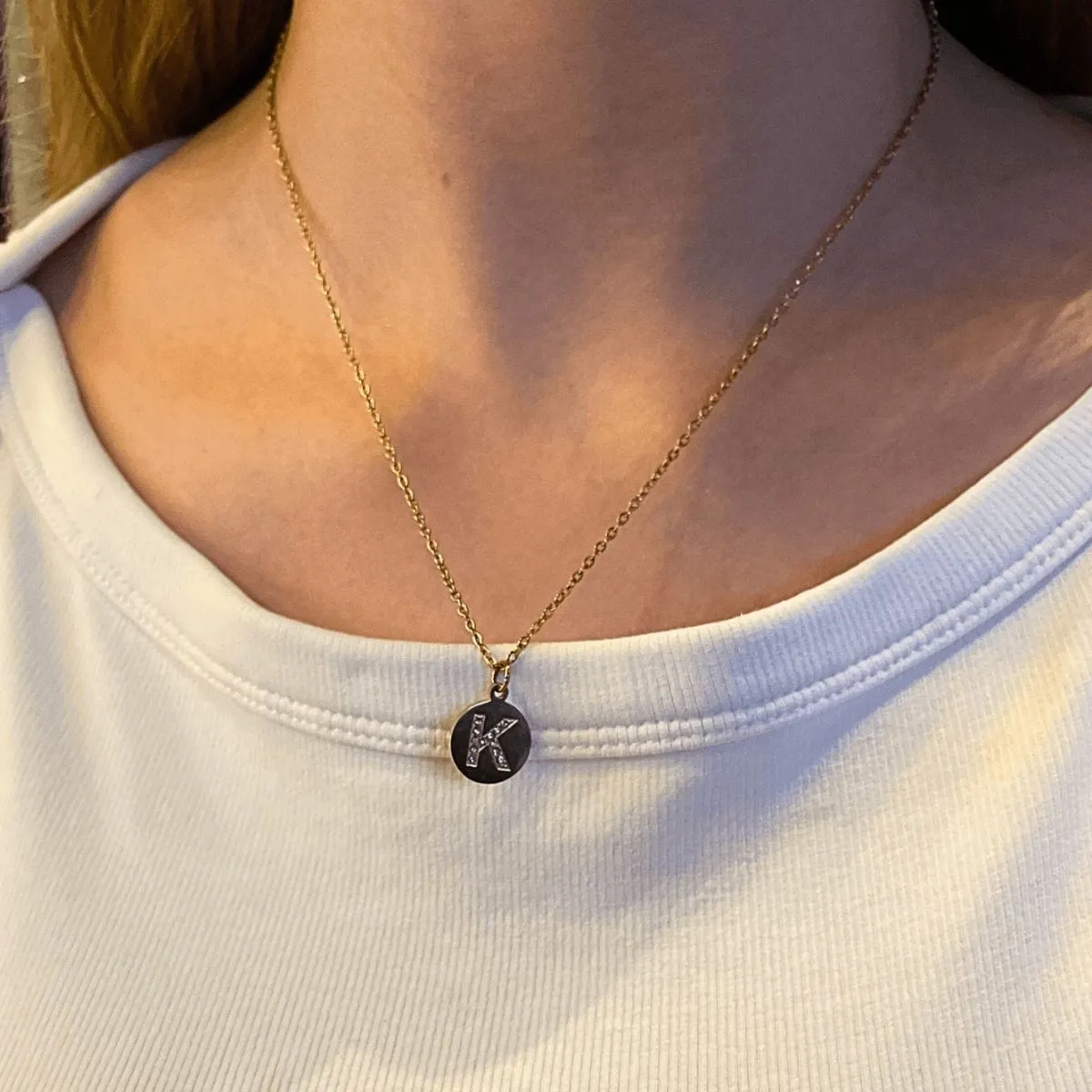 Mea Nani She’s Iconic Initial halskjede 18K bokstav A-Y