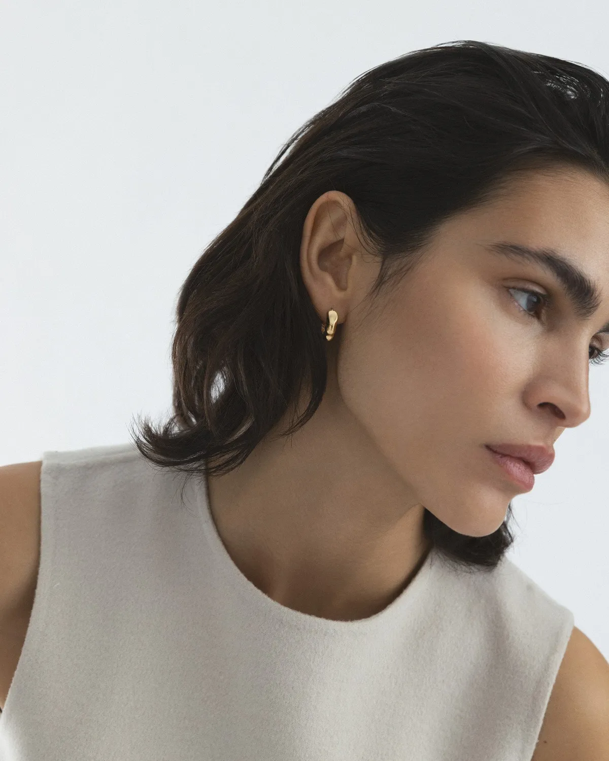 Mockberg Wavy bolded small hoops øredobber gull 16 mm