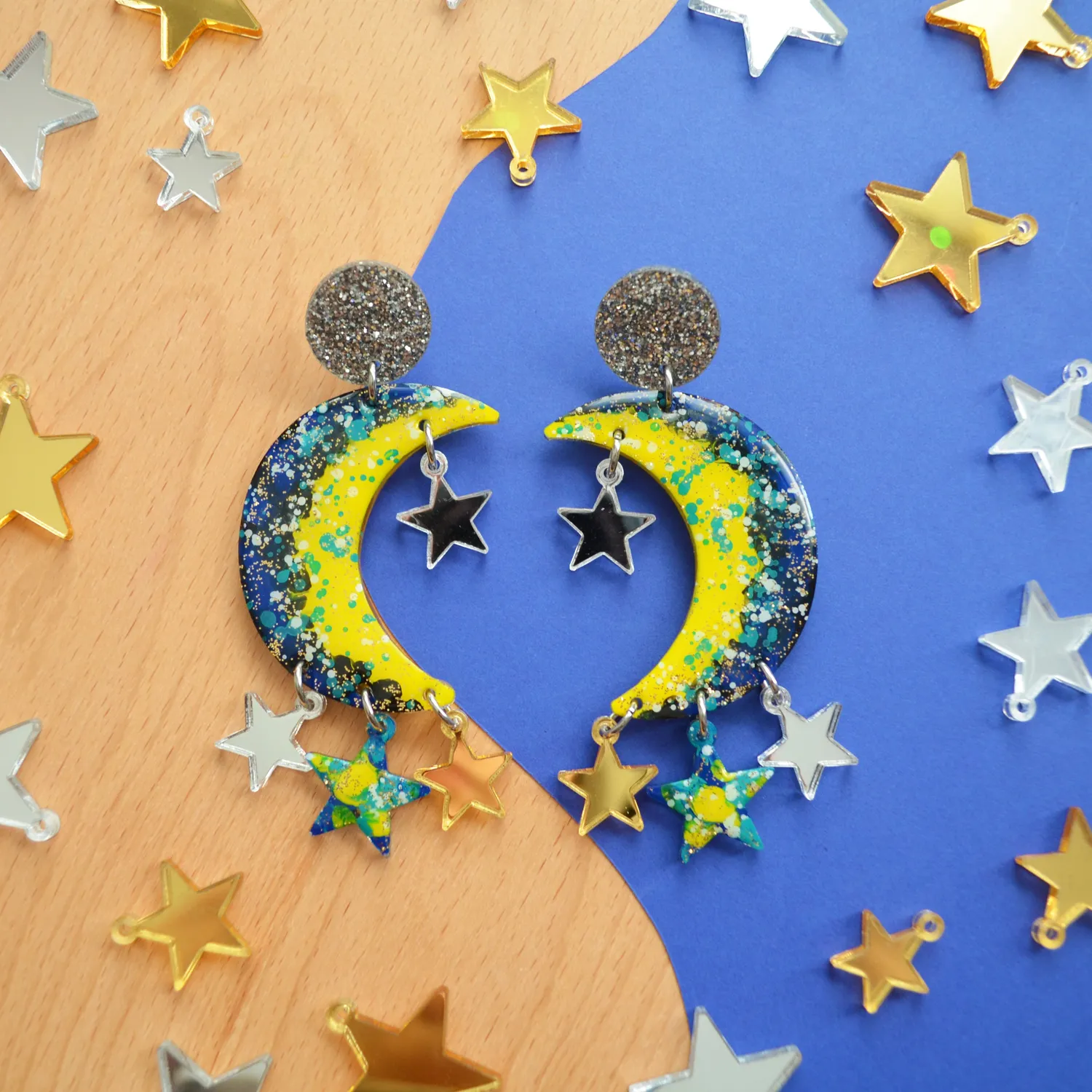 BooandBooFactory Crescent Moon øredobber metallisk stjerne