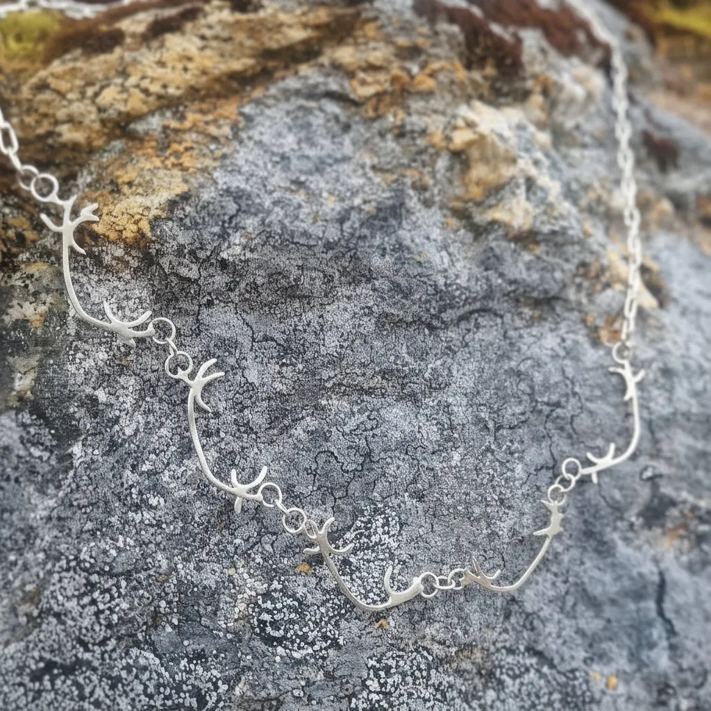 Kunstnerbonden Tundra halskjede sølv gevir