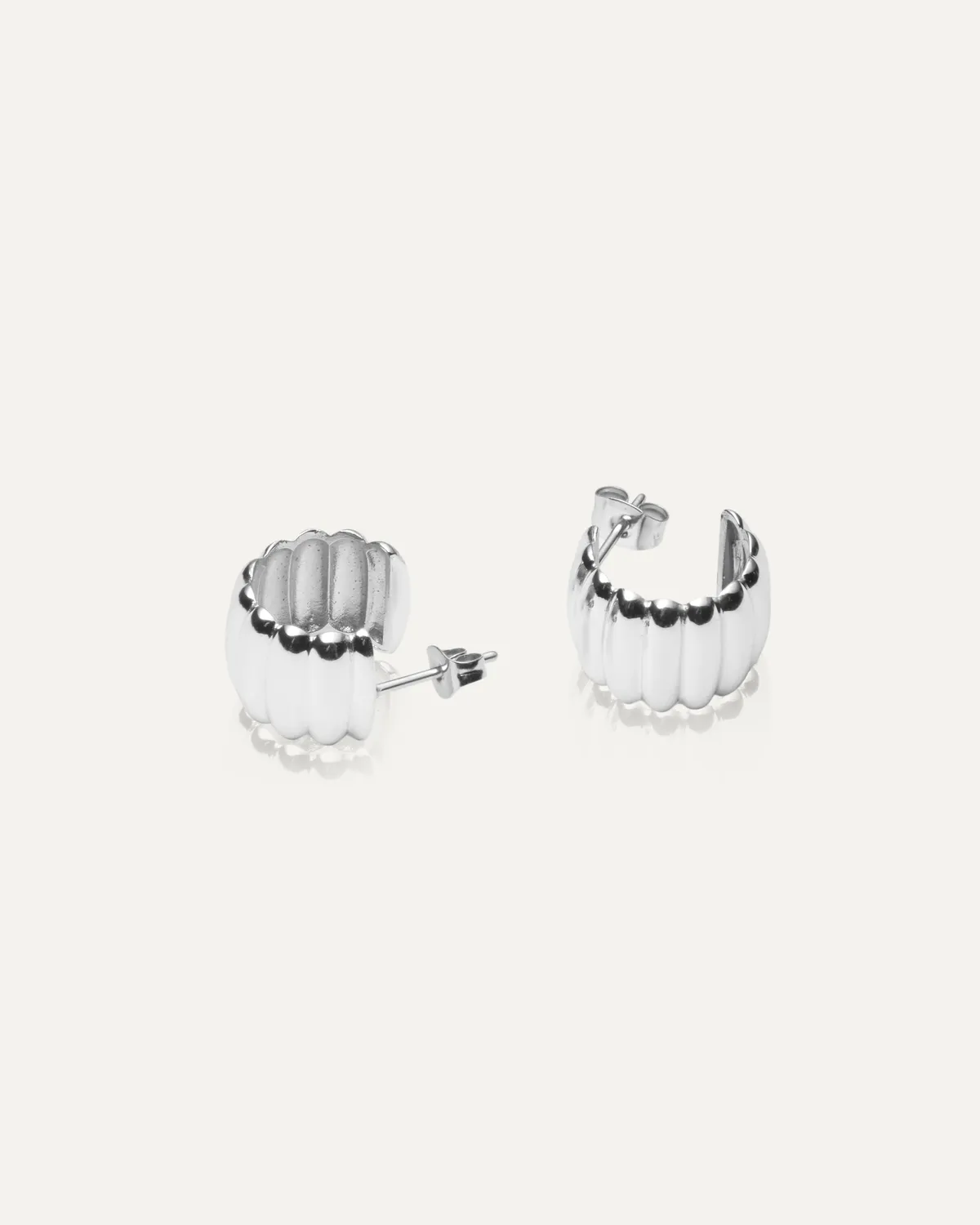 Mockberg Chic Ribbed Earrings øredobber sølv 16,5 mm