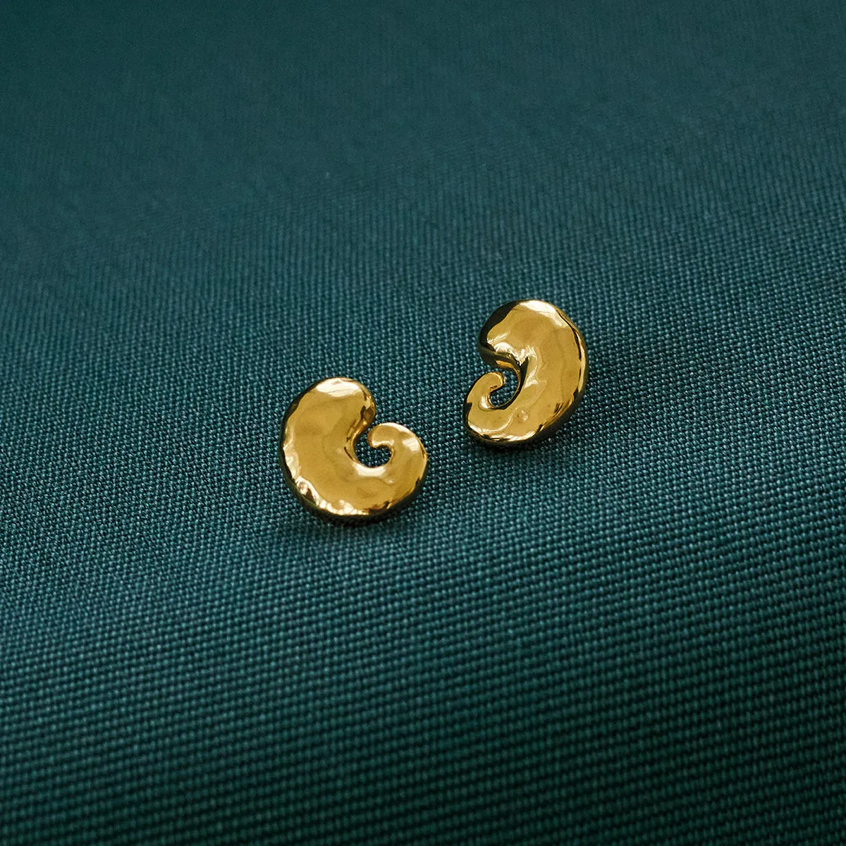 Enamel Carya studs 19,5 mm forgylt par