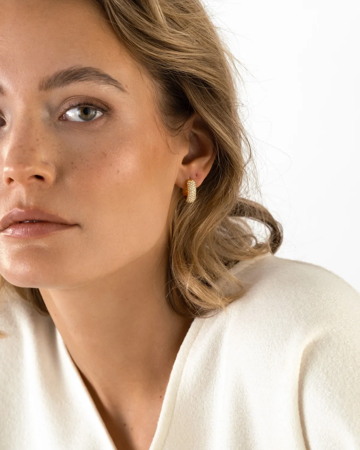 Mockberg Amour Hoops Medium øredobber gull 16 mm