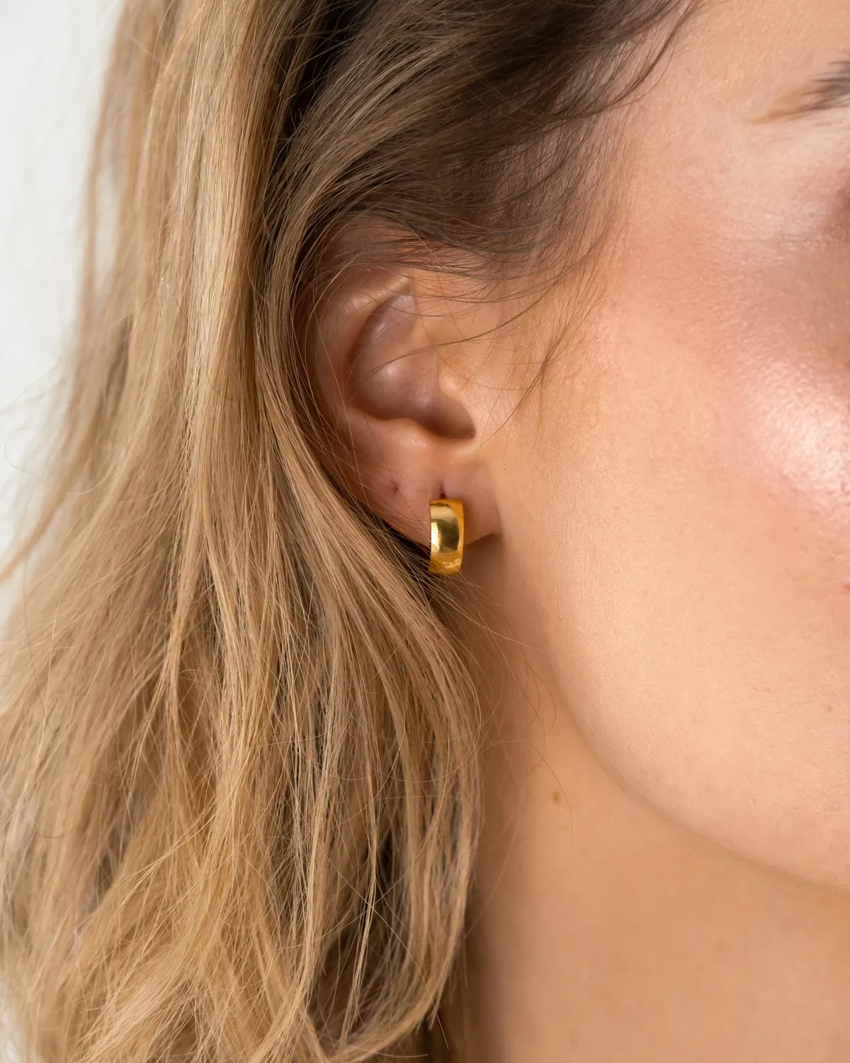 Mockberg Chunky Hoops Small øredobber gull 13 millimeter