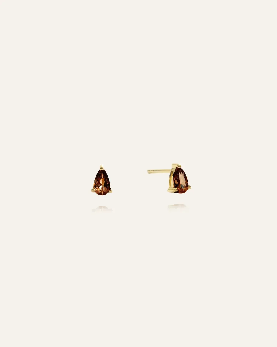 Mockberg Belle Pear Studs øredobber gull kaffe 5x3 mm