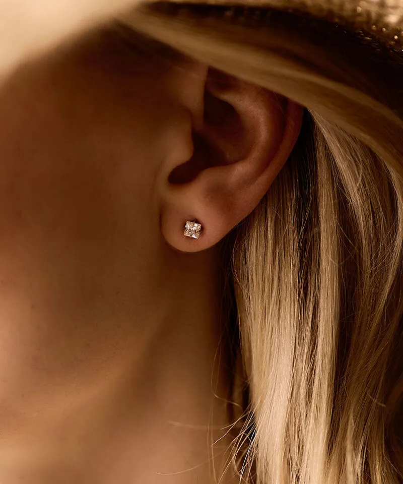Blomdahl Tiffany Edge øredobber cz white 5 mm gullfarget