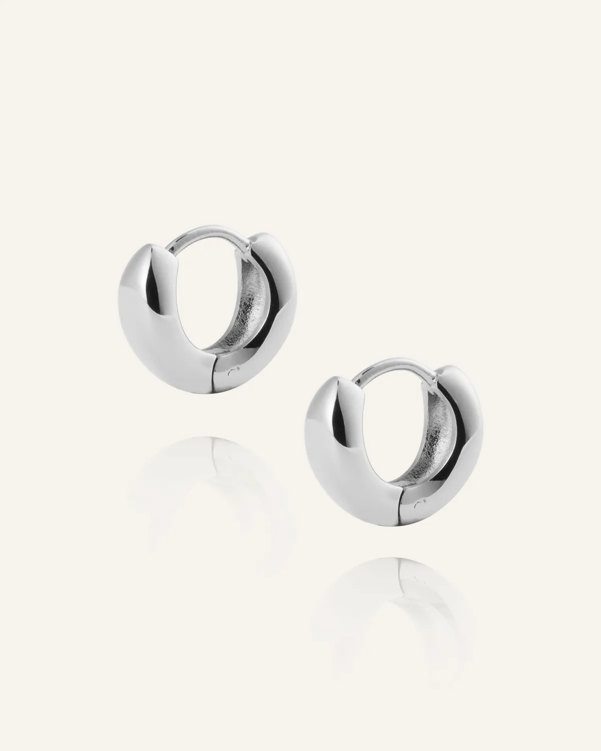 Mockberg Bulky Small Huggies øredobber sølv 15,5 mm