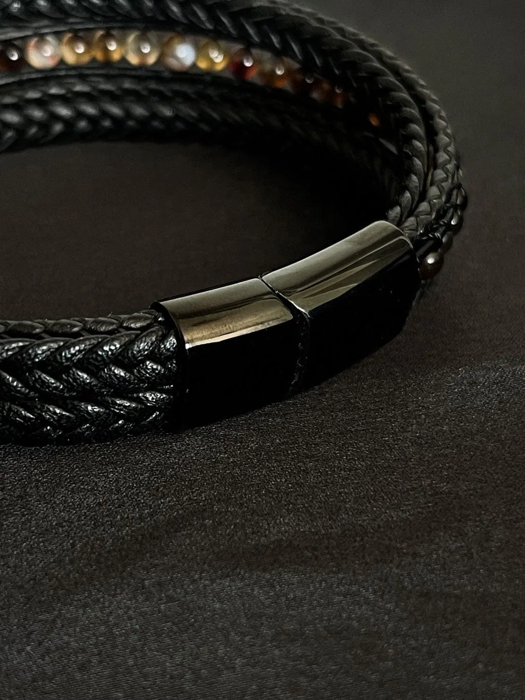 Mea Nani Milos herrearmbånd skinn tigerøye 22 cm