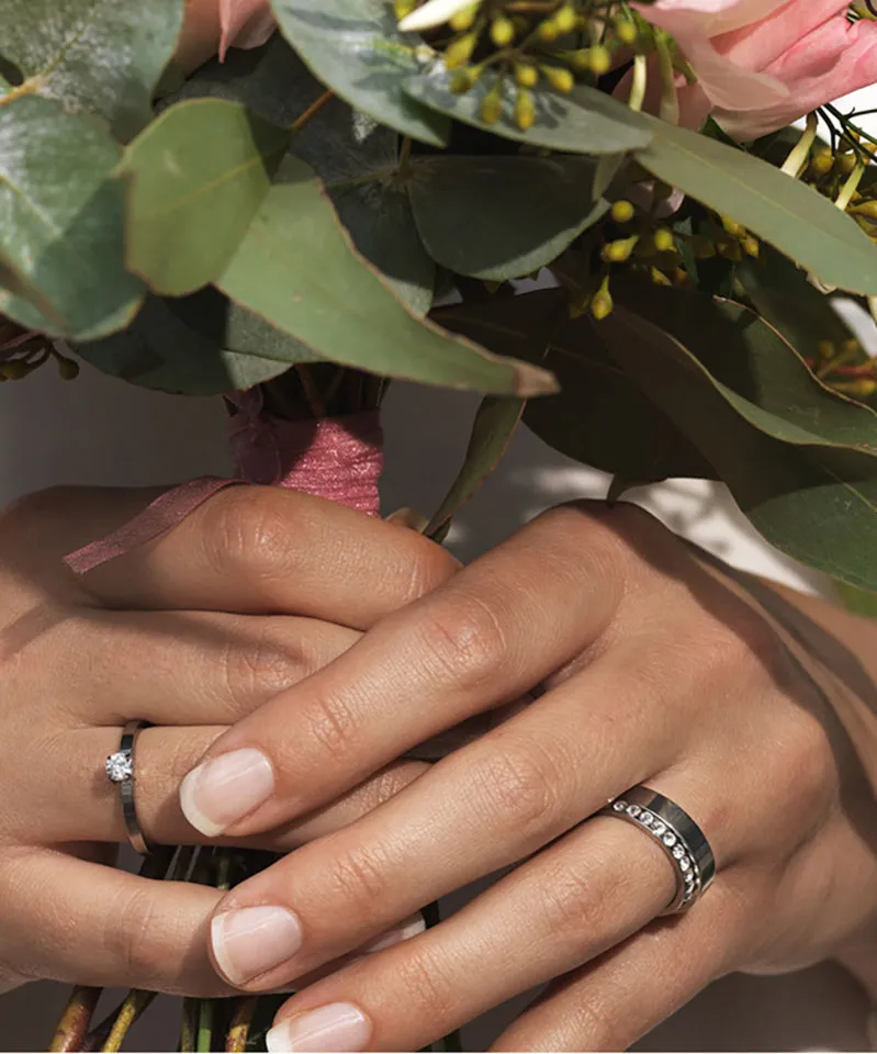 Blomdahl Plain ring titan glatt hudvennlig
