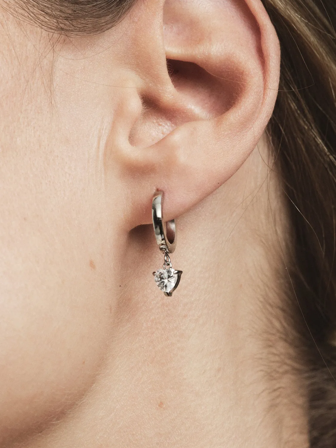 Mockberg Bonne White Hoops øreringer 13 mm hvit