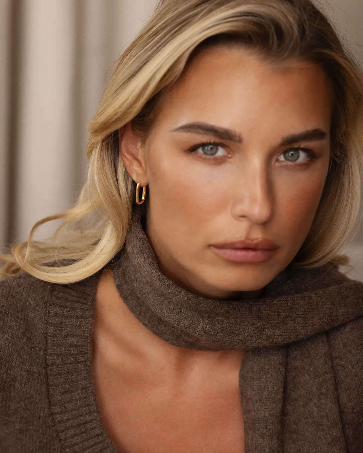 Mockberg Slim Medium U-Hoops øredobber gull