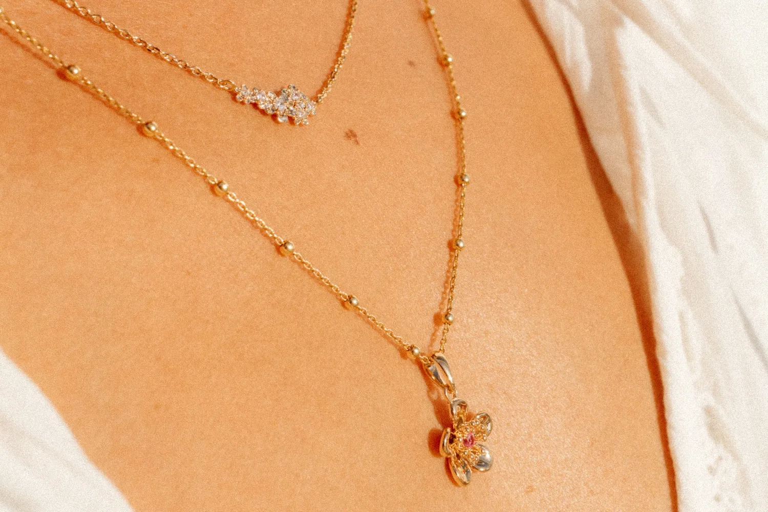 Eremis Sakura charm 18 karat gullbelagt