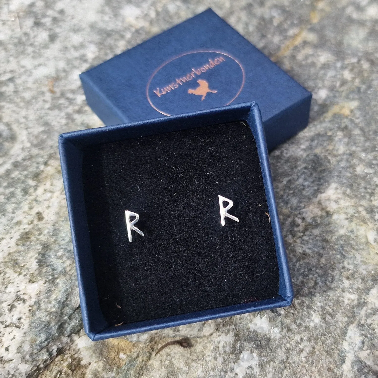 Kunstnerbonden Raido rune ørestift sølv
