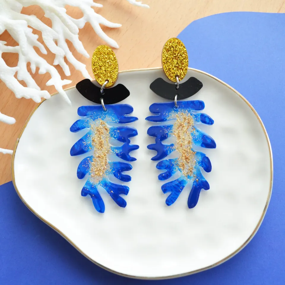 BooandBooFactory Blue Seaweed Leaf øredobber blå gullglitter