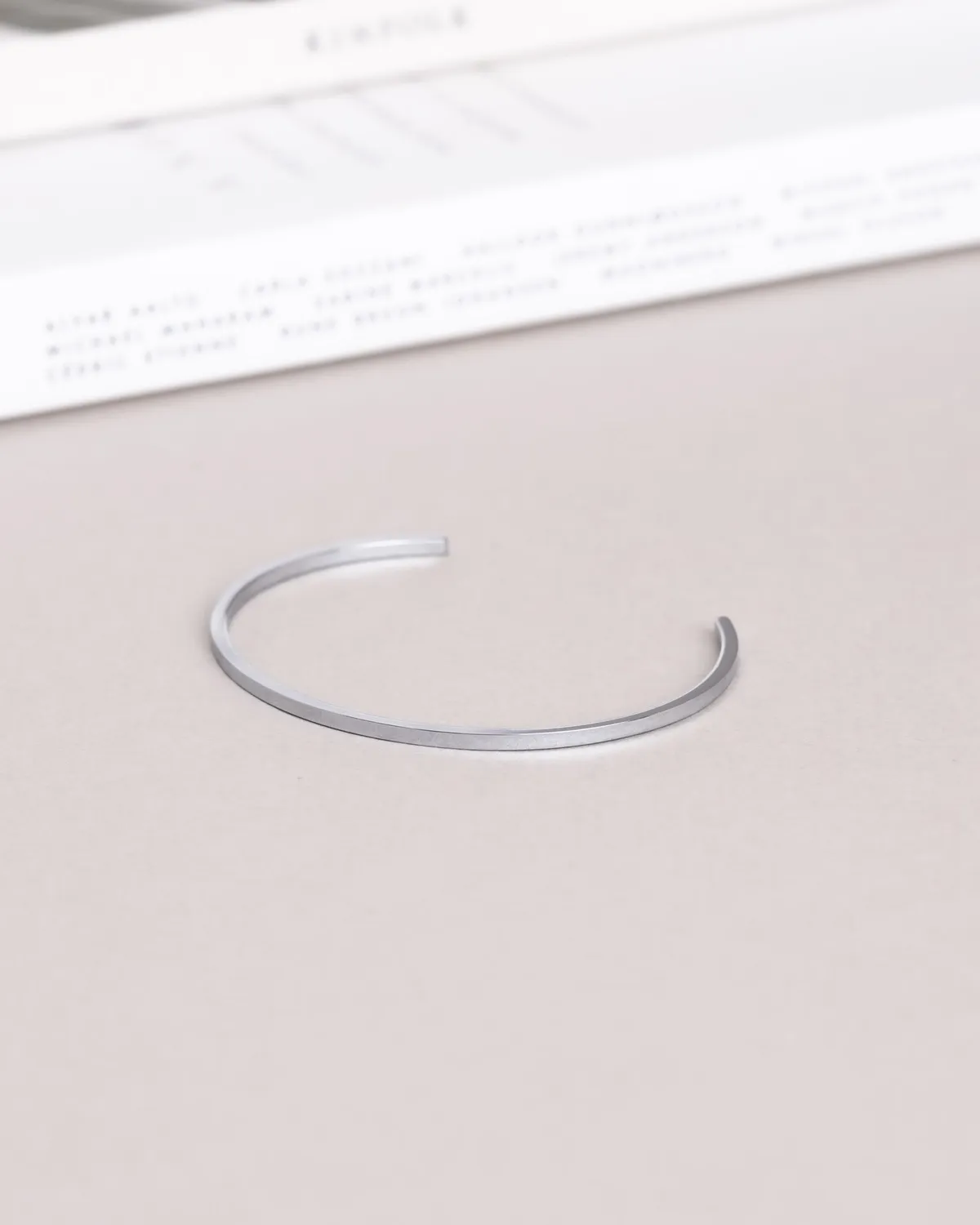 Mockberg Sleek Bangle armring sølv medium