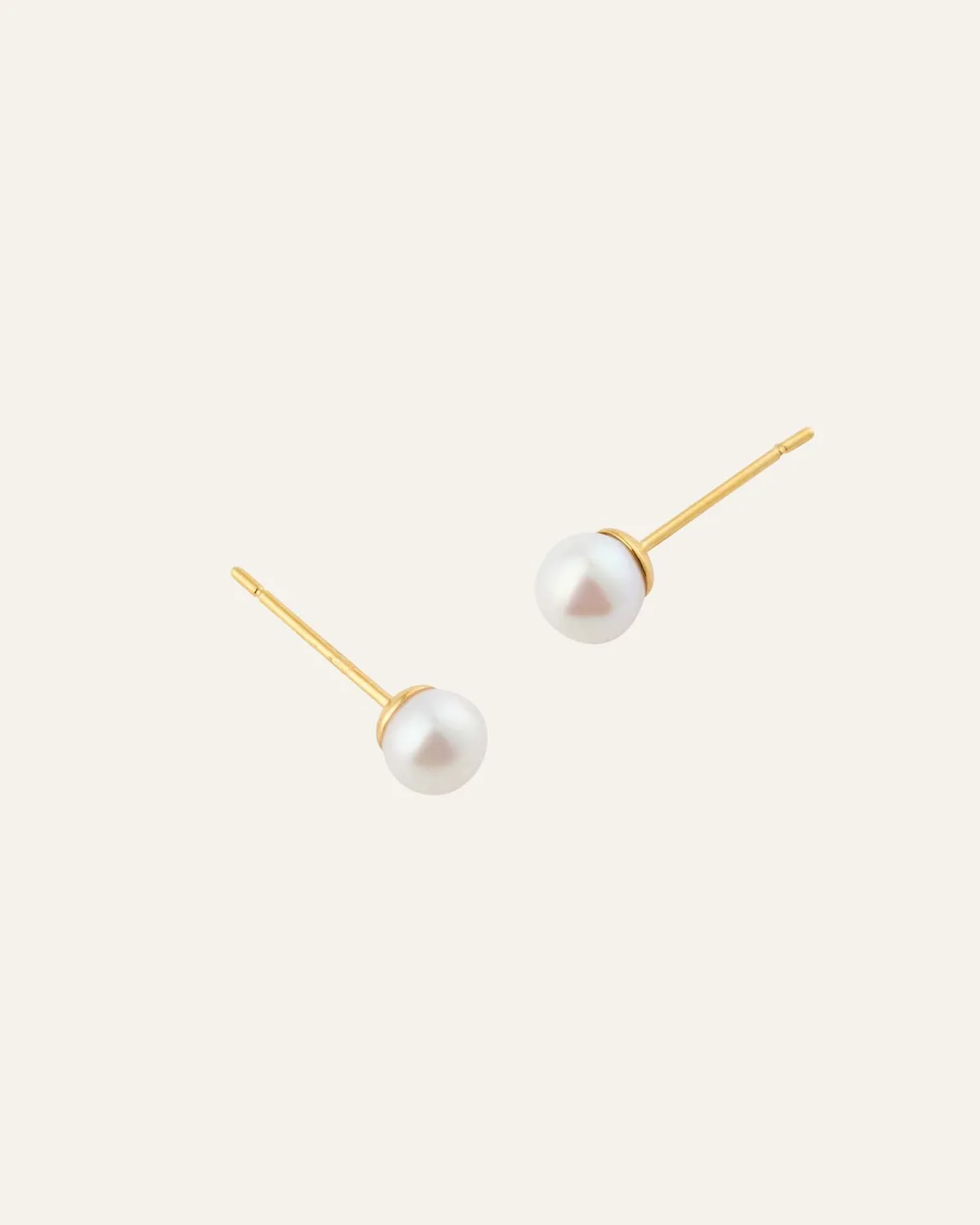 Mockberg Pearl studs medium øredobber gull 5 mm