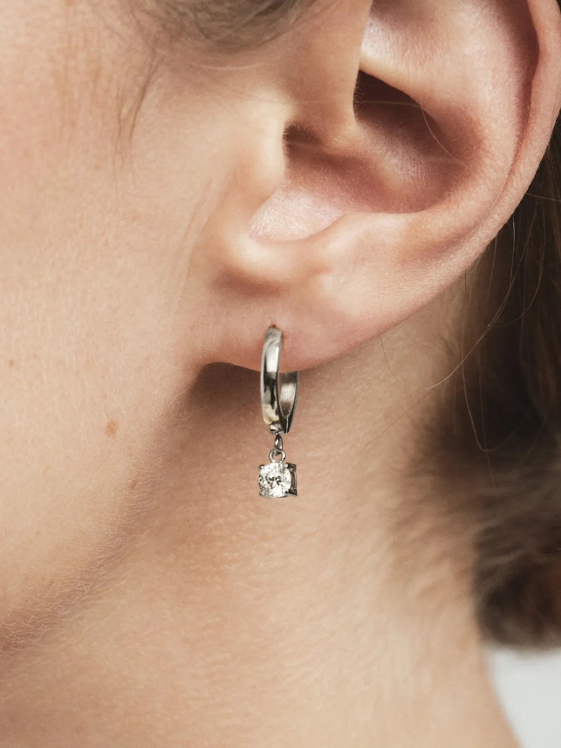 Mockberg Jolie White Hoops øredobber 13 mm hvite