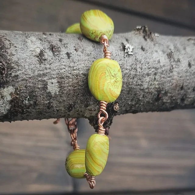 Kunstnerbonden armbånd grønn gull marmor 17 cm