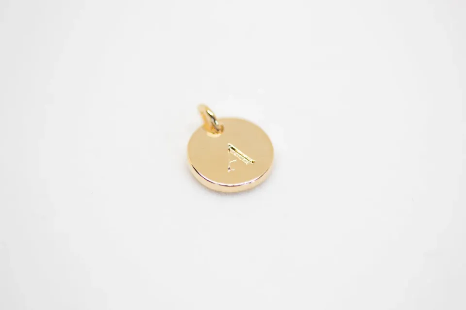 Eremis Letter Charm bokstavcharm gull S