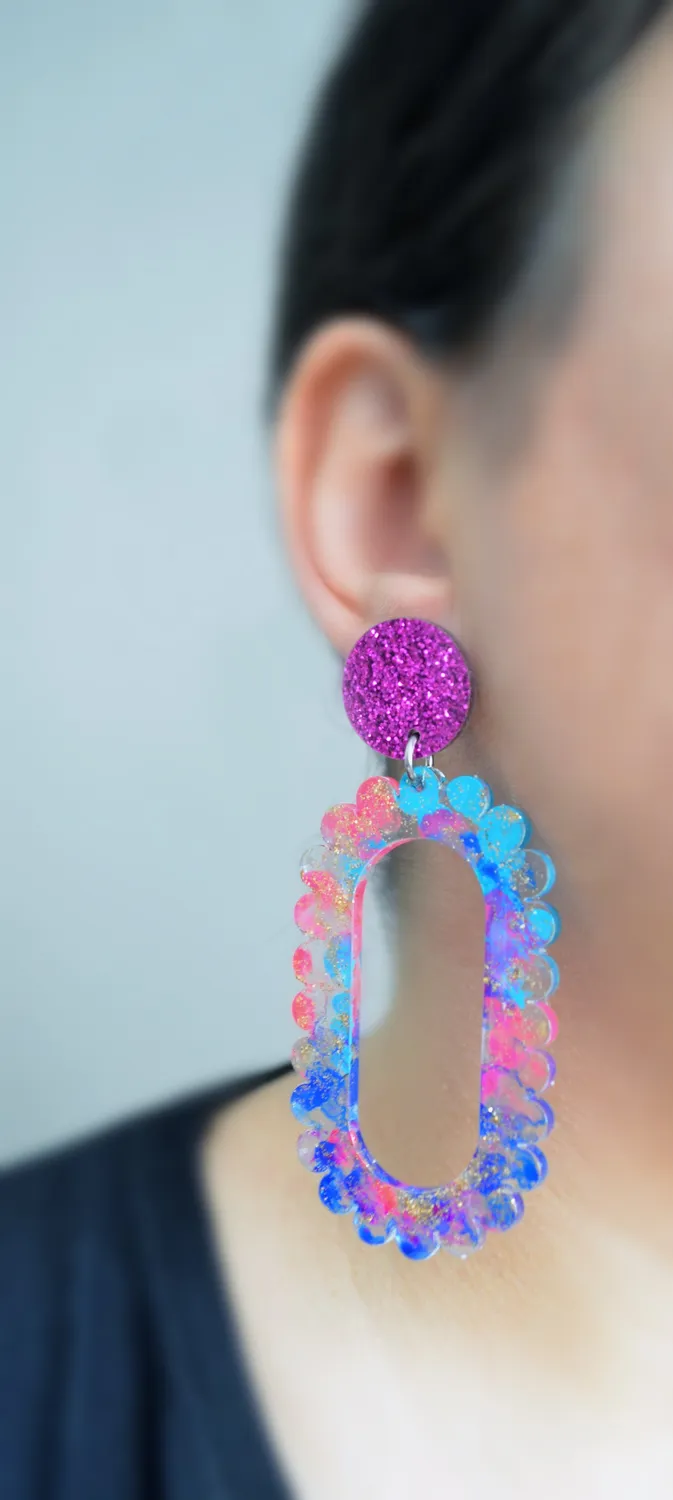 BooandBooFactory Pink Glitter Drop Scalloped Hoop øredobber