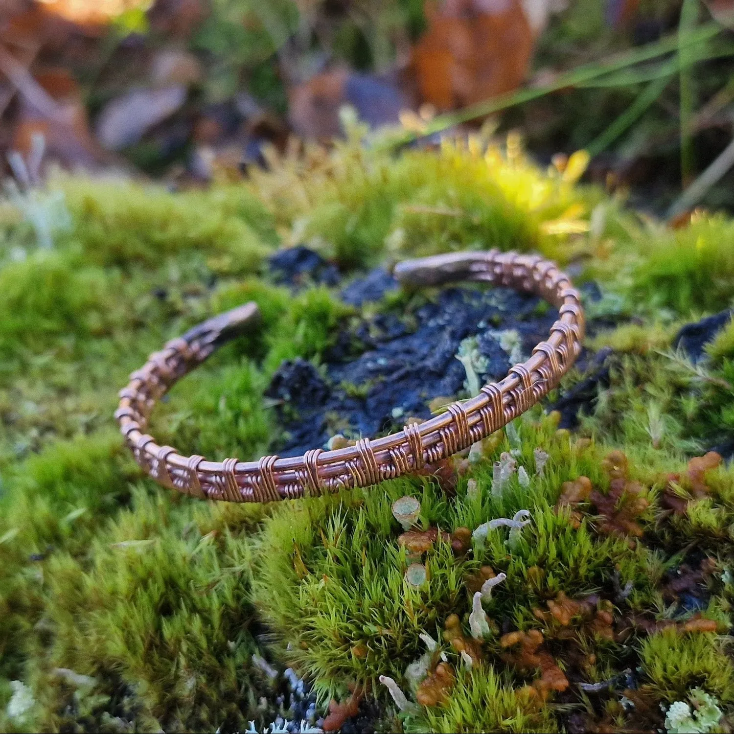Kunstnerbonden Vevet armring kobber håndflettet