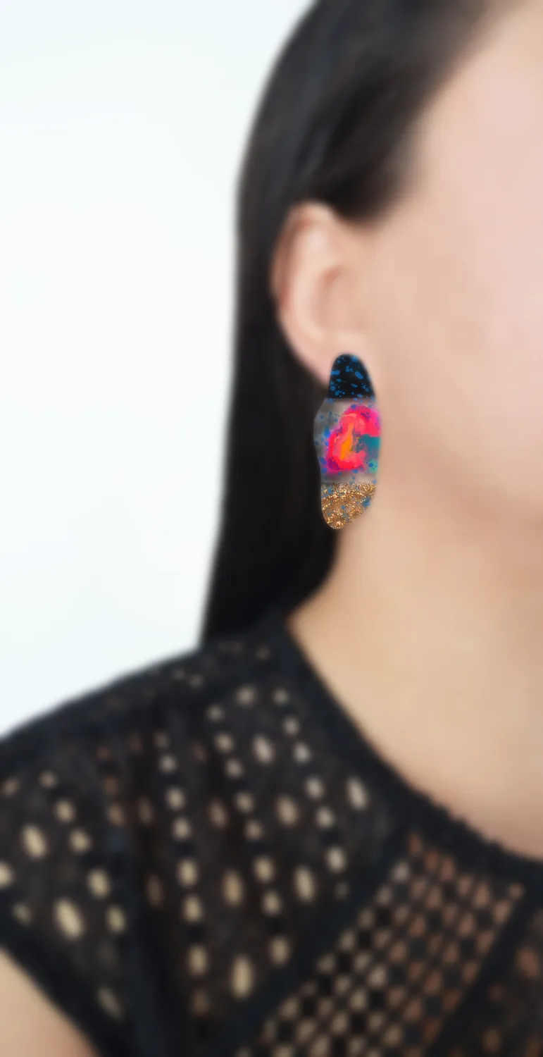 BooandBooFactory Squiggle studs akryl rosa abstrakt