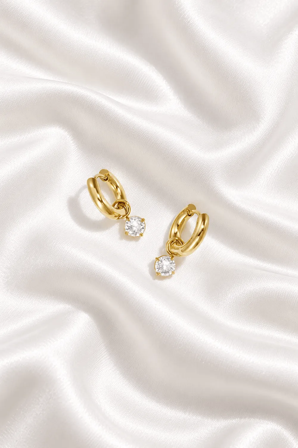 Mea Nani Cloud hoops hvit stein 14K gullbelagt