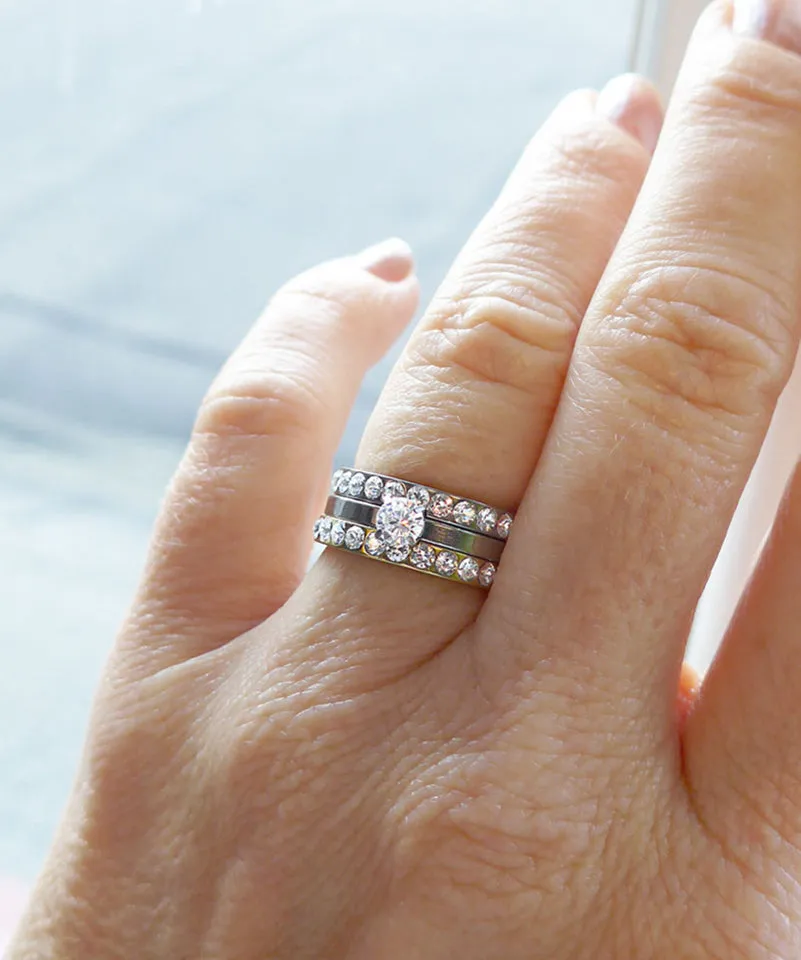 Blomdahl Brilliance Curved ring crystal titan