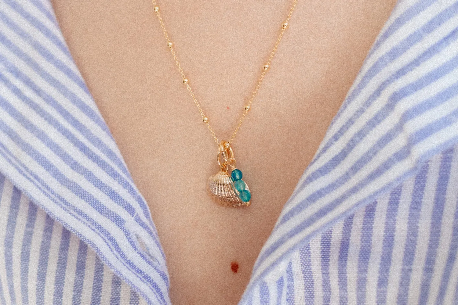 Eremis Coquillage charm gullbelagt skjell