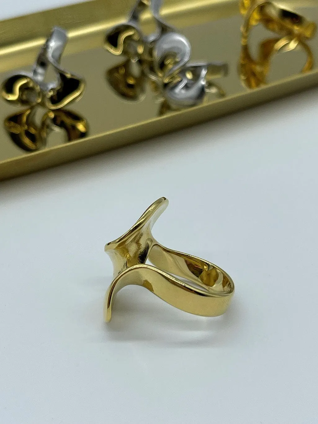 Mea Nani Swirl gullring 14K str 17 vanntett