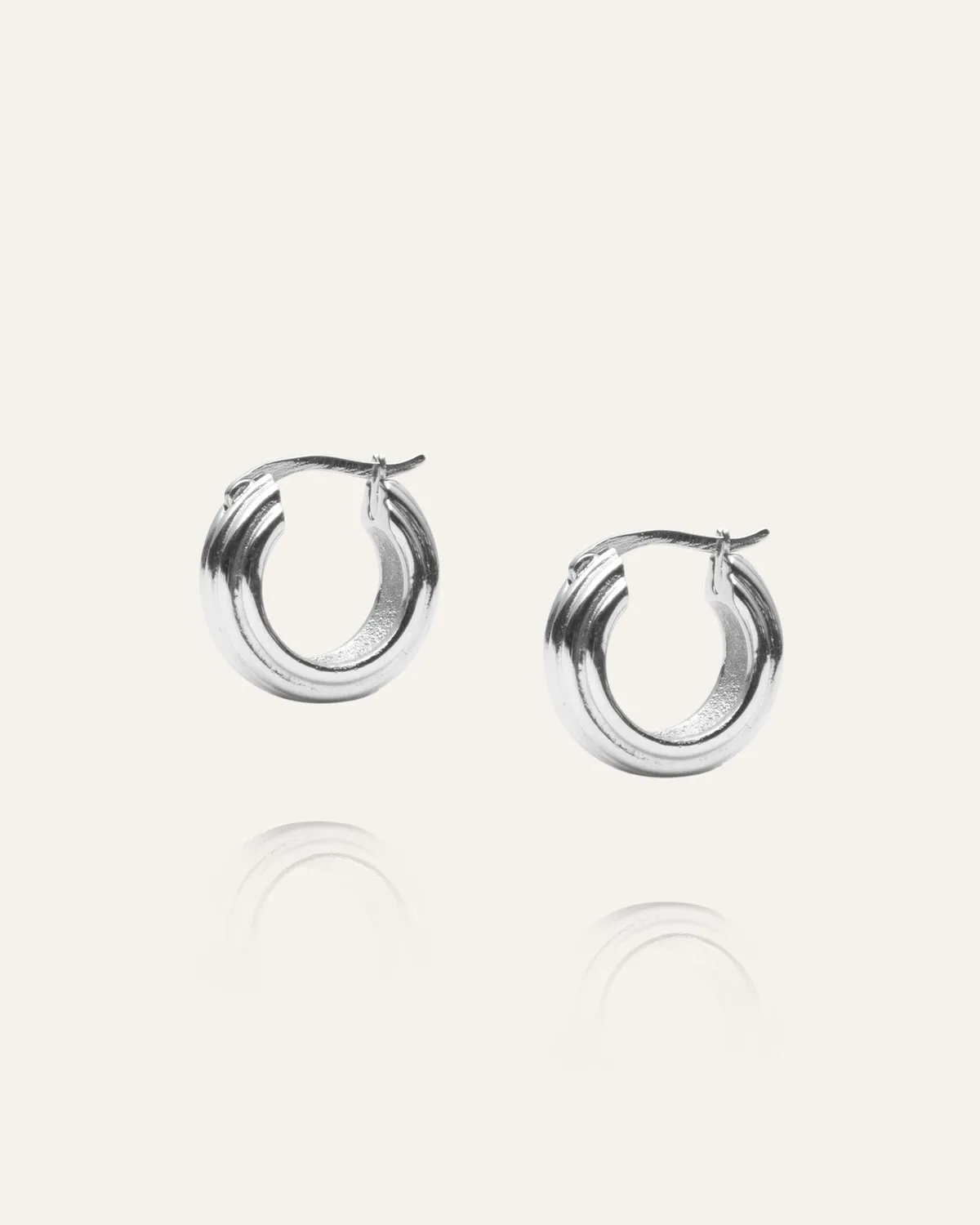 Mockberg Edge Ribbed Small Hoops øredobber 16 mm sølv
