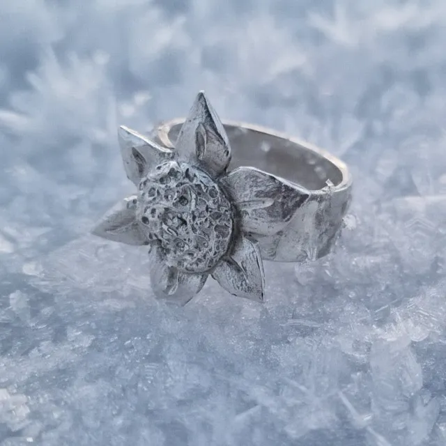 Kunstnerbonden Solsikke ring sølv statement