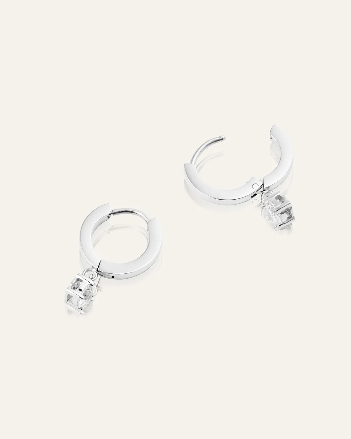 Mockberg Jolie White Hoops øredobber 13 mm hvite