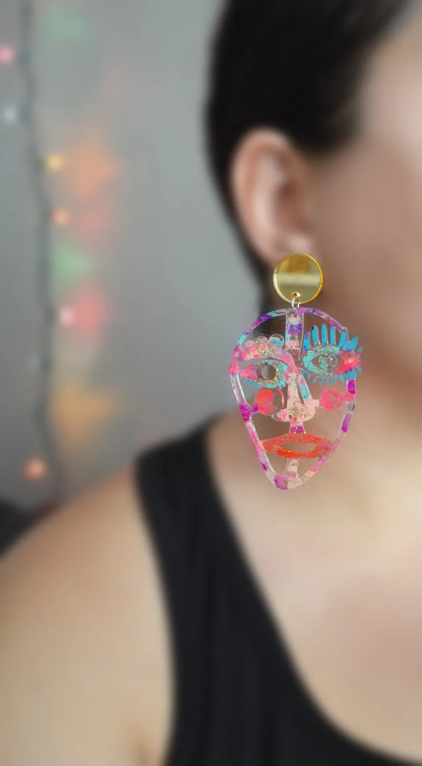 BooandBooFactory Gold Hot Pink Face øredobber 1 par abstrakt