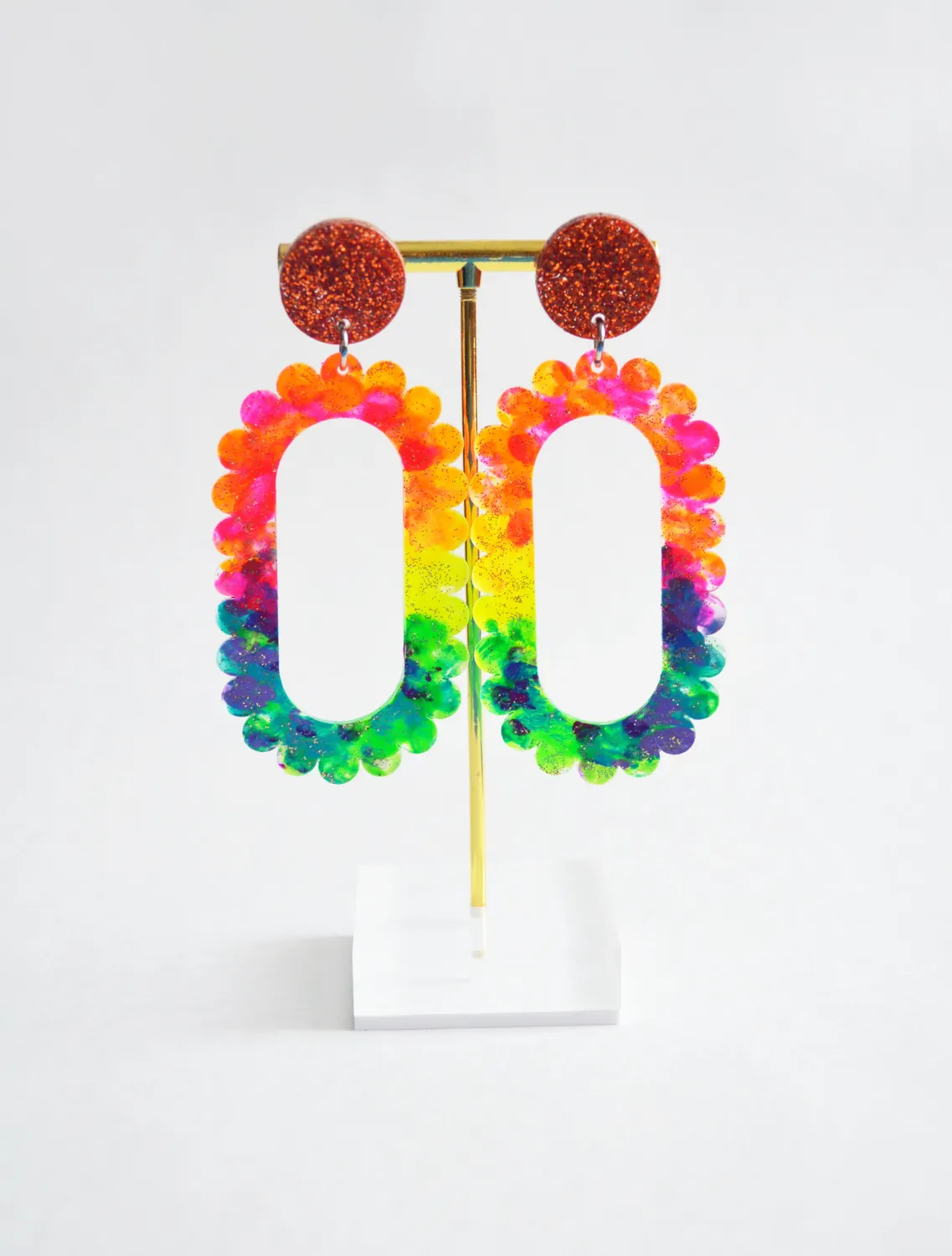 BooandBooFactory Scalloped Hoop øredobber regnbue