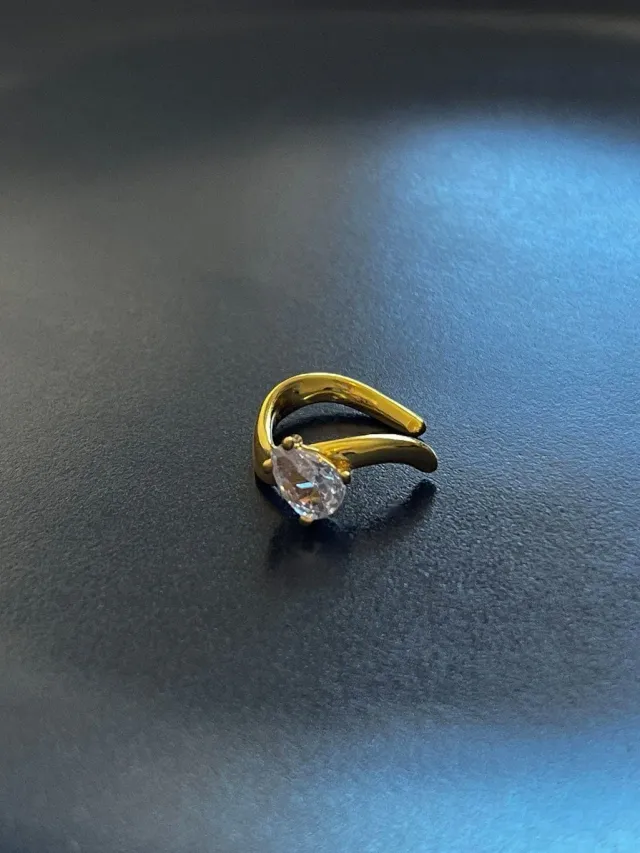 Mea Nani Alva ear cuff 18K gull zirkonia