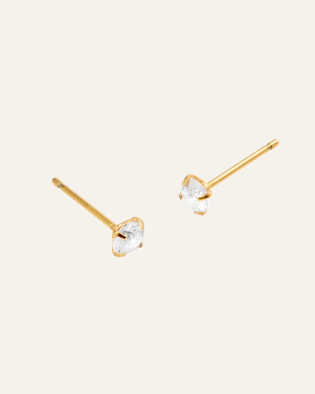 Mockberg Jolie White Medium Studs øredobber gull hvit