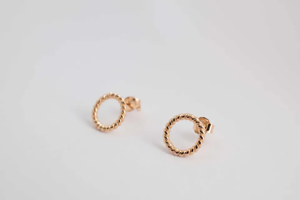 Eremis Naomi øredobber 10 mm 18 karat gull
