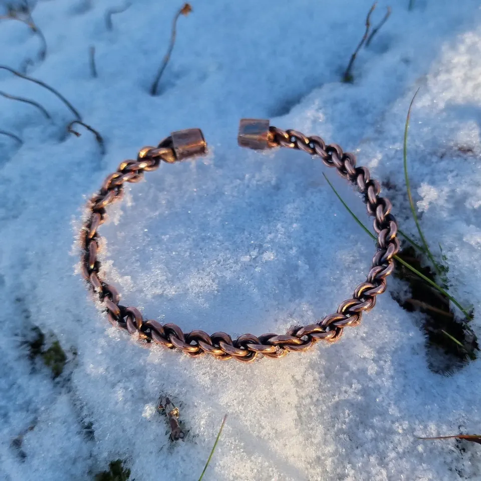 Kunstnerbonden Seid armring kobber flettet