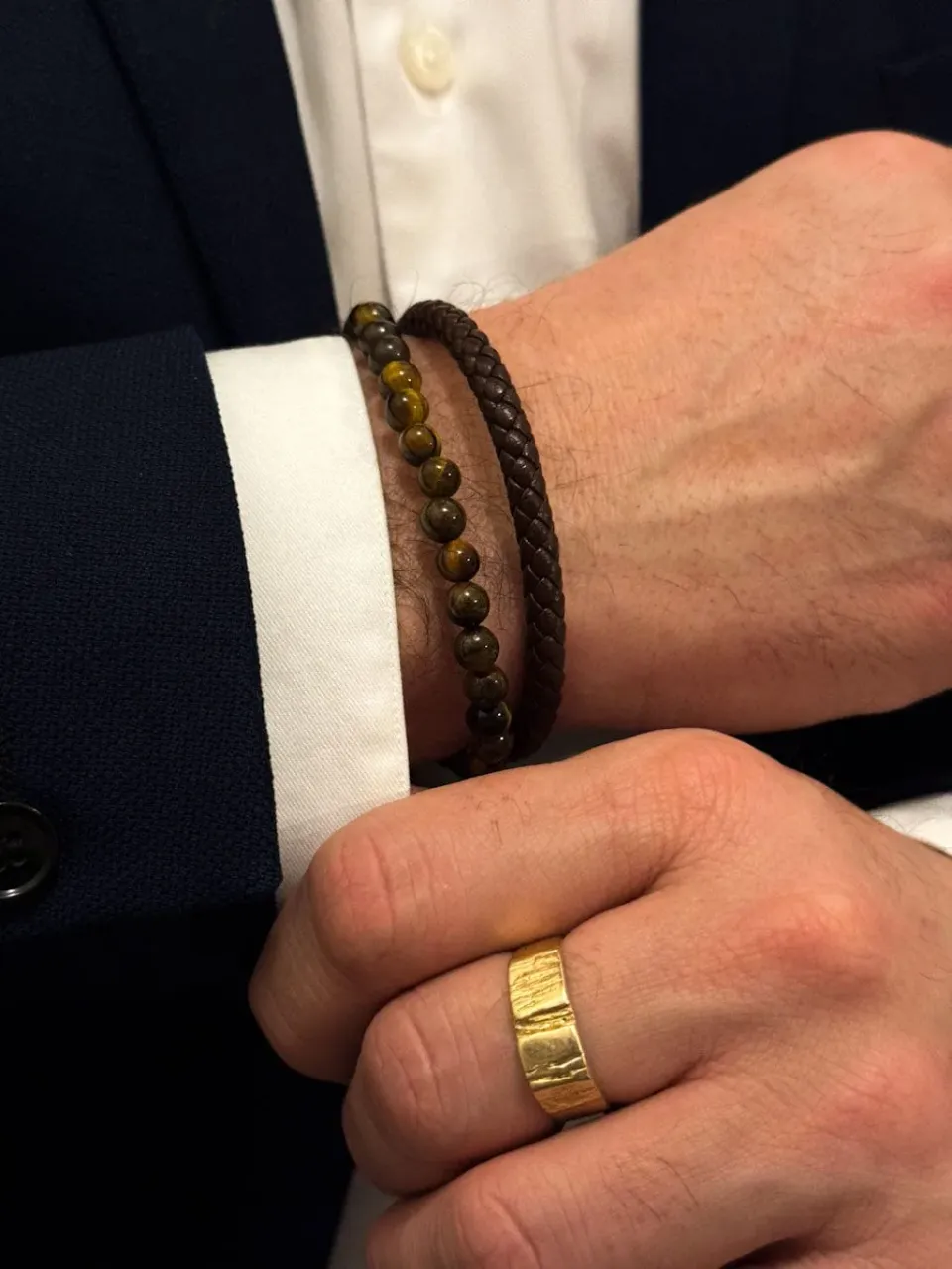 Mea Nani Herrearmbånd tigerøye lær 22 cm magnetlås