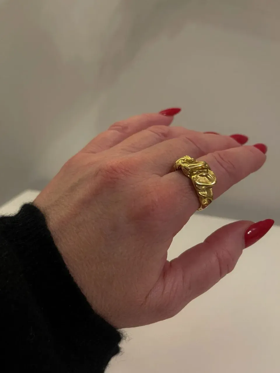 Mea Nani Lava ring 18K gull str 17 chunky