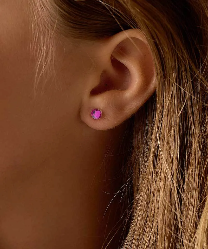 Blomdahl Bezel øredobber fuchsia 6 mm plast