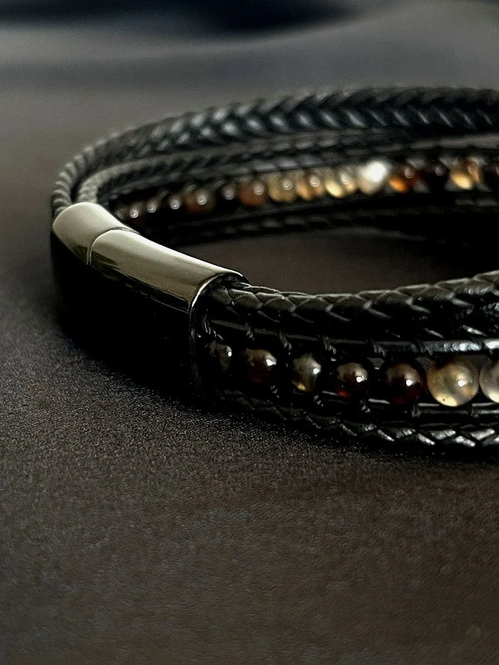 Mea Nani Milos herrearmbånd skinn tigerøye 22 cm