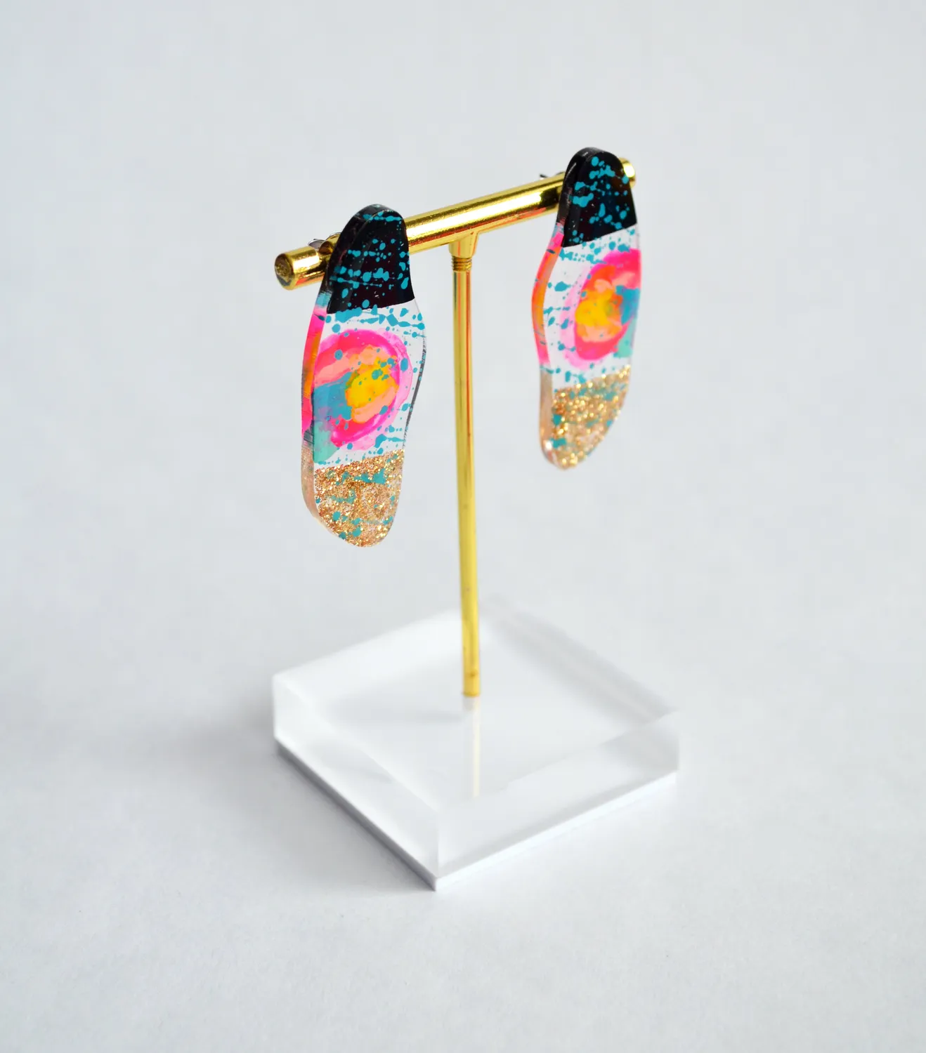 BooandBooFactory Squiggle studs akryl rosa abstrakt