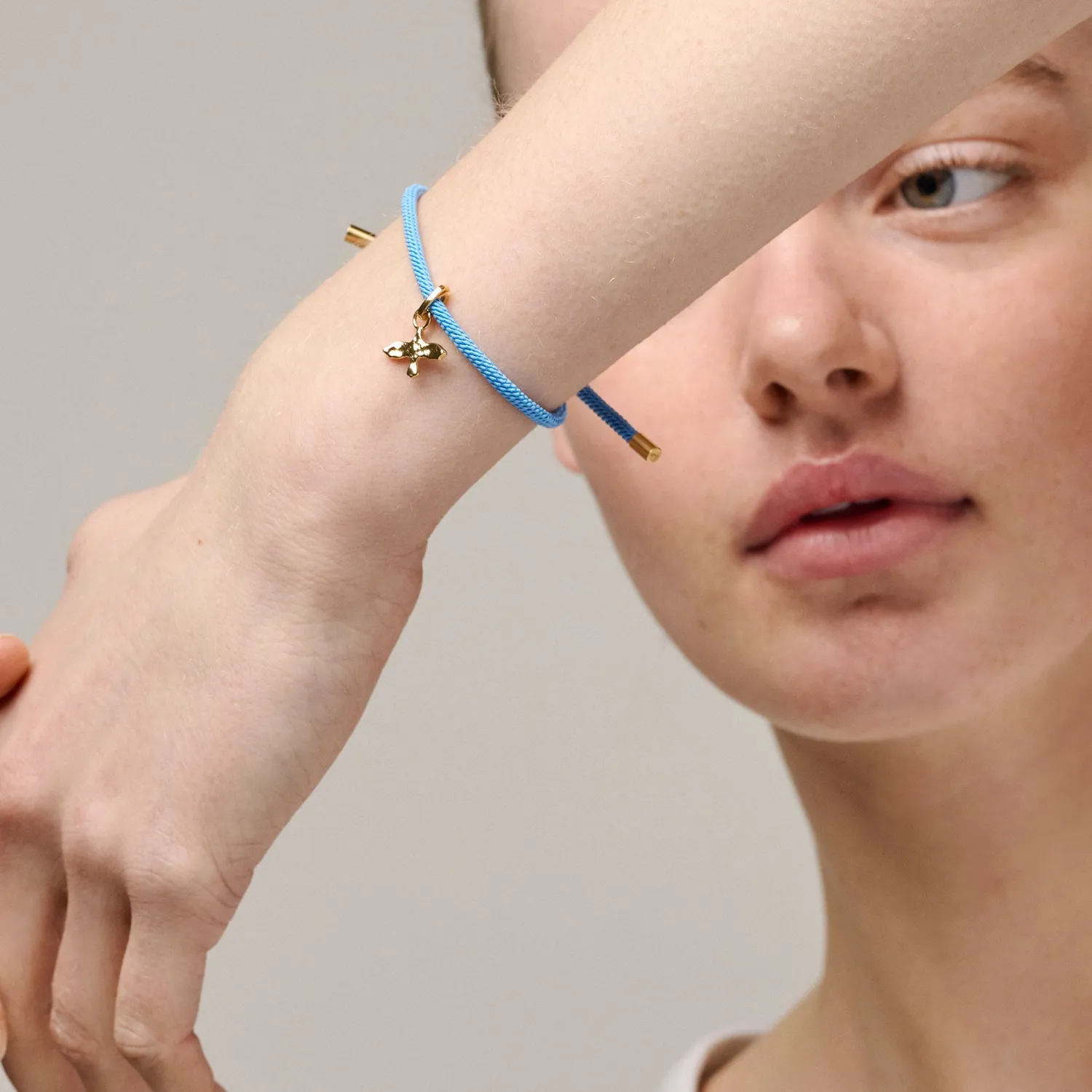 Enamel Color Cord Steel Blue armbånd 23 cm nylon