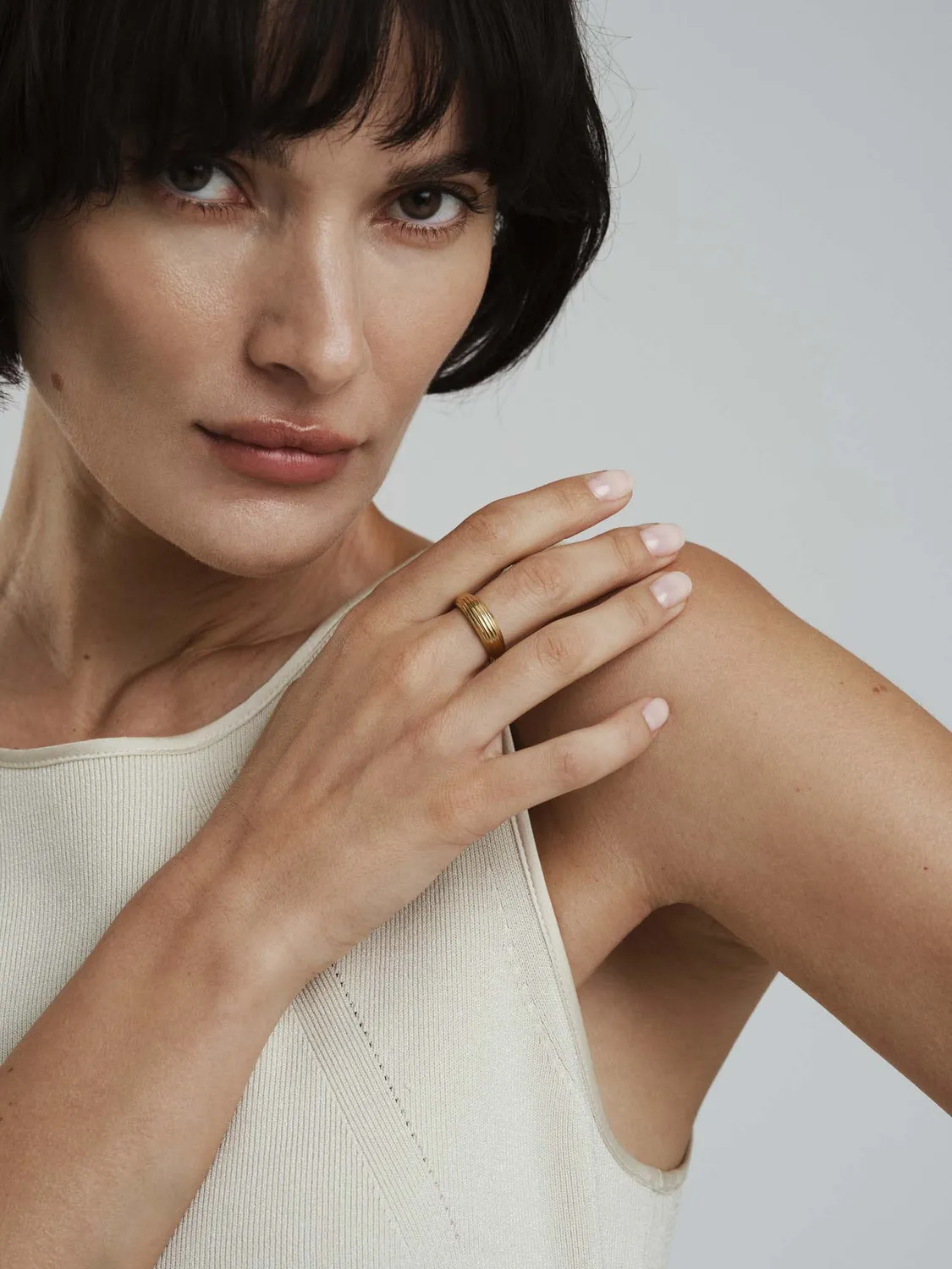 Mockberg Edge Ribbed Ring gullring stål str 52 riflet