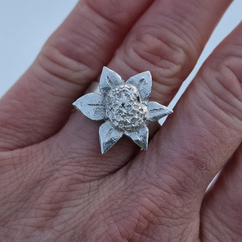 Kunstnerbonden Solsikke ring sølv statement
