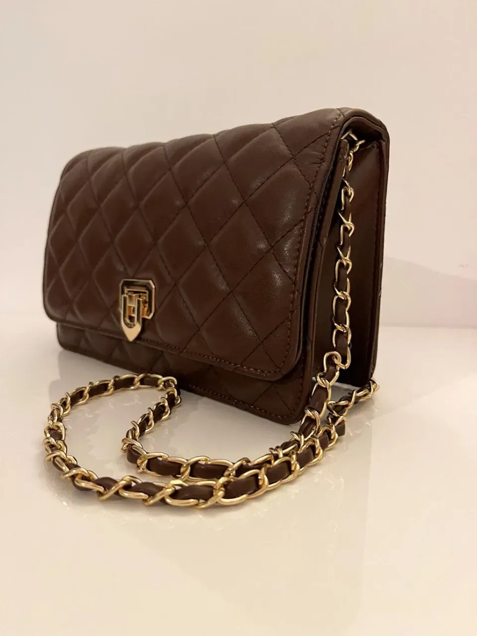 Mea Nani Kaja festveske brun quiltet clutch