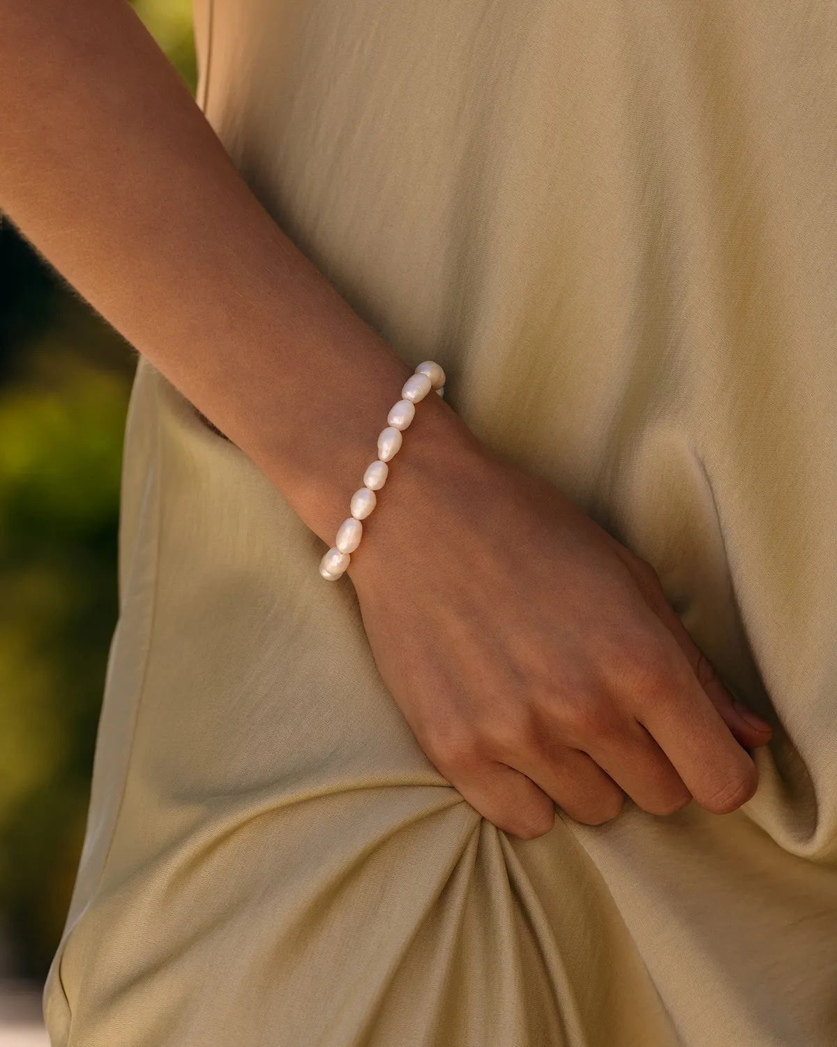 Mockberg Aura Pearl armbånd gull small 150 mm perler