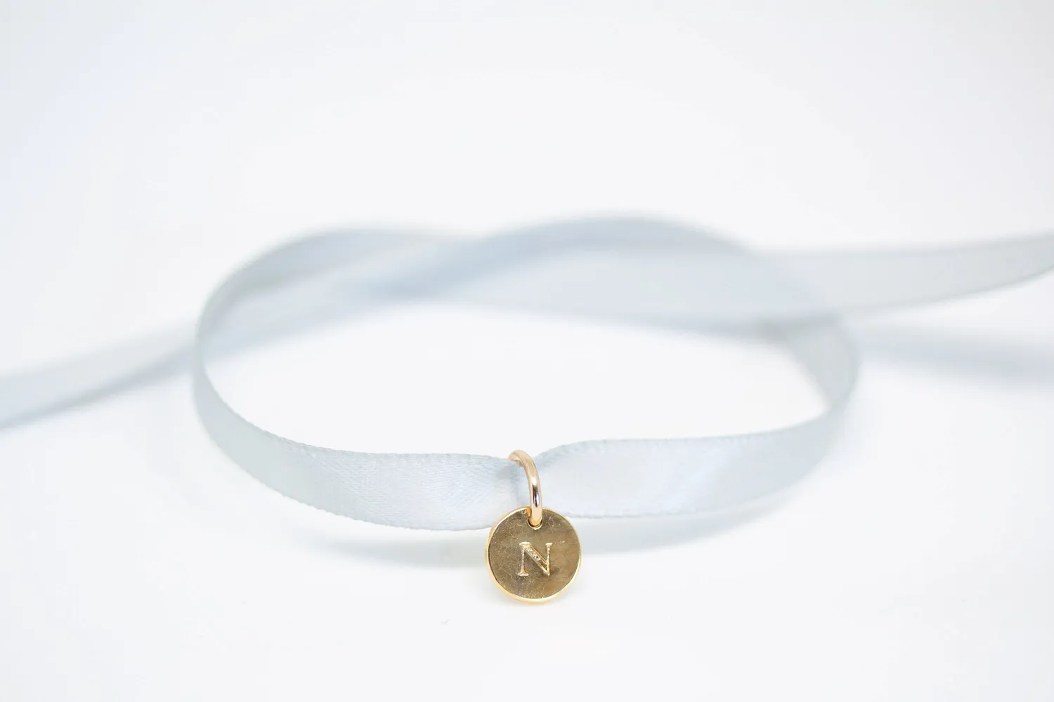Eremis Letter Charm bokstavcharm gull S